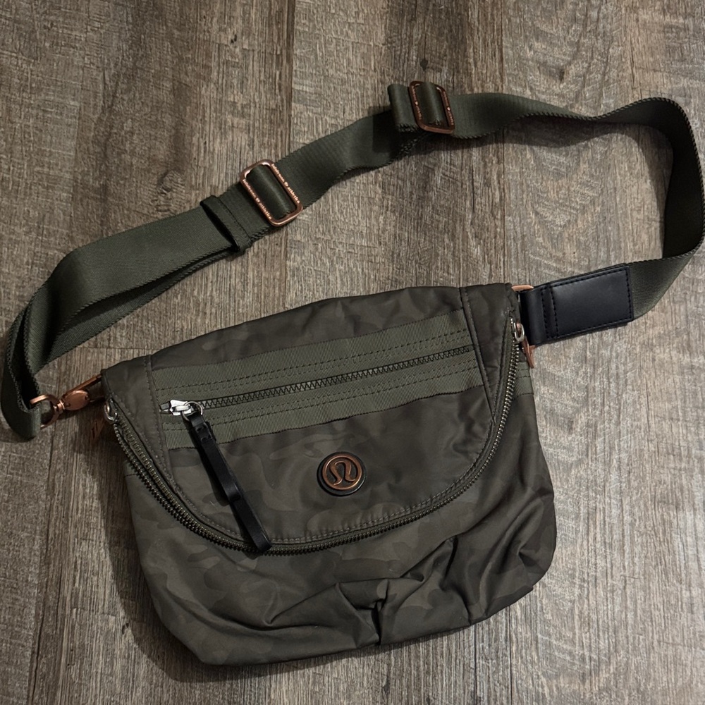 lululemon athletica Festival Bag Fatigue Camo EUC